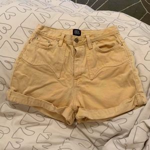 Urban Outfitters BDG Size 28 Cream Mom Hi Rise Jean Shorts